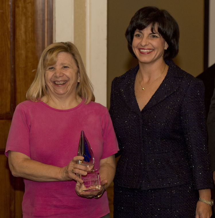 Commissioner Craddick receiving the 2015 Hearst Energy Award for Government Service from Midland Reporter-Telegram energy reporter, Mella McEwen. Photo courtesy of Midland Reporter-Telegram